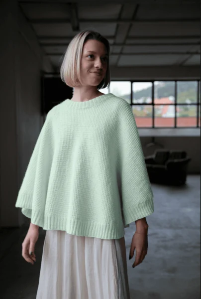 DG 443-19F FLORENCE PONCHO & HALSTUBE